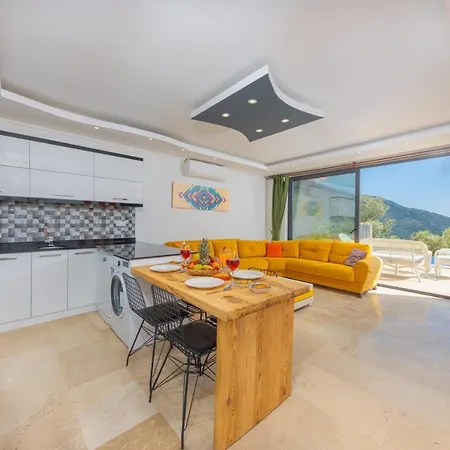 Gloss Kapali Isitmali Havuzlu Tatil Villasi *