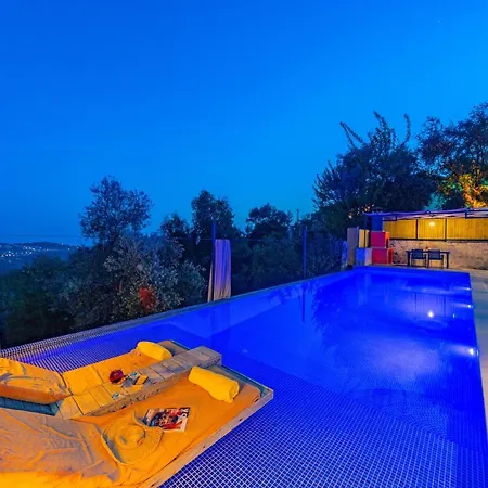 Villa Gloss Kapali Isitmali Havuzlu Tatil Villasi Kas