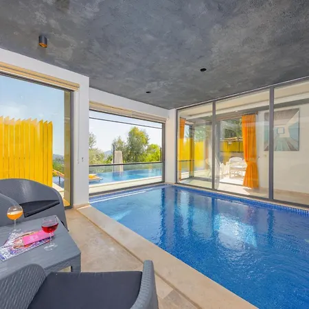 Gloss Kapali Isitmali Havuzlu Tatil Villasi Villa Kas