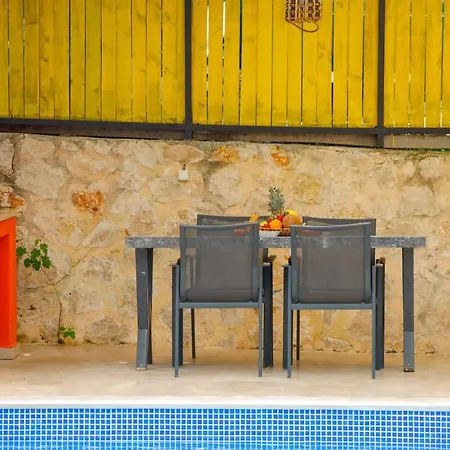 Villa Gloss Kapali Isitmali Havuzlu Tatil Villasi *