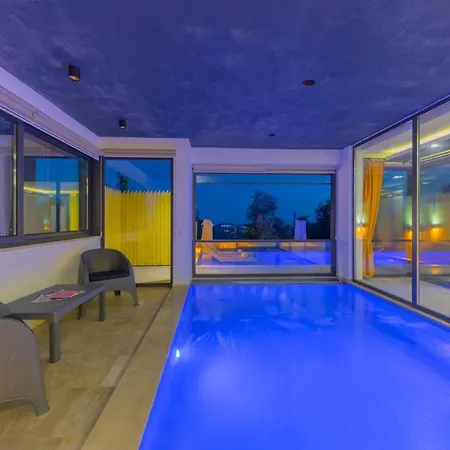 Gloss Kapali Isitmali Havuzlu Tatil Villasi Villa *