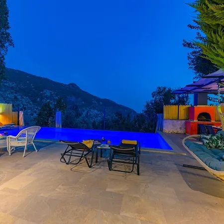 Gloss Kapali Isitmali Havuzlu Tatil Villasi Villa Kas