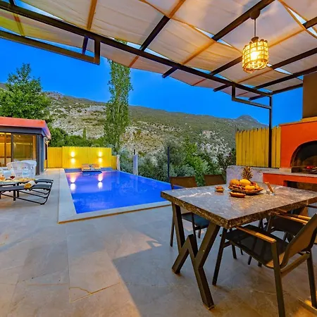 Gloss Kapali Isitmali Havuzlu Tatil Villasi Villa Kas